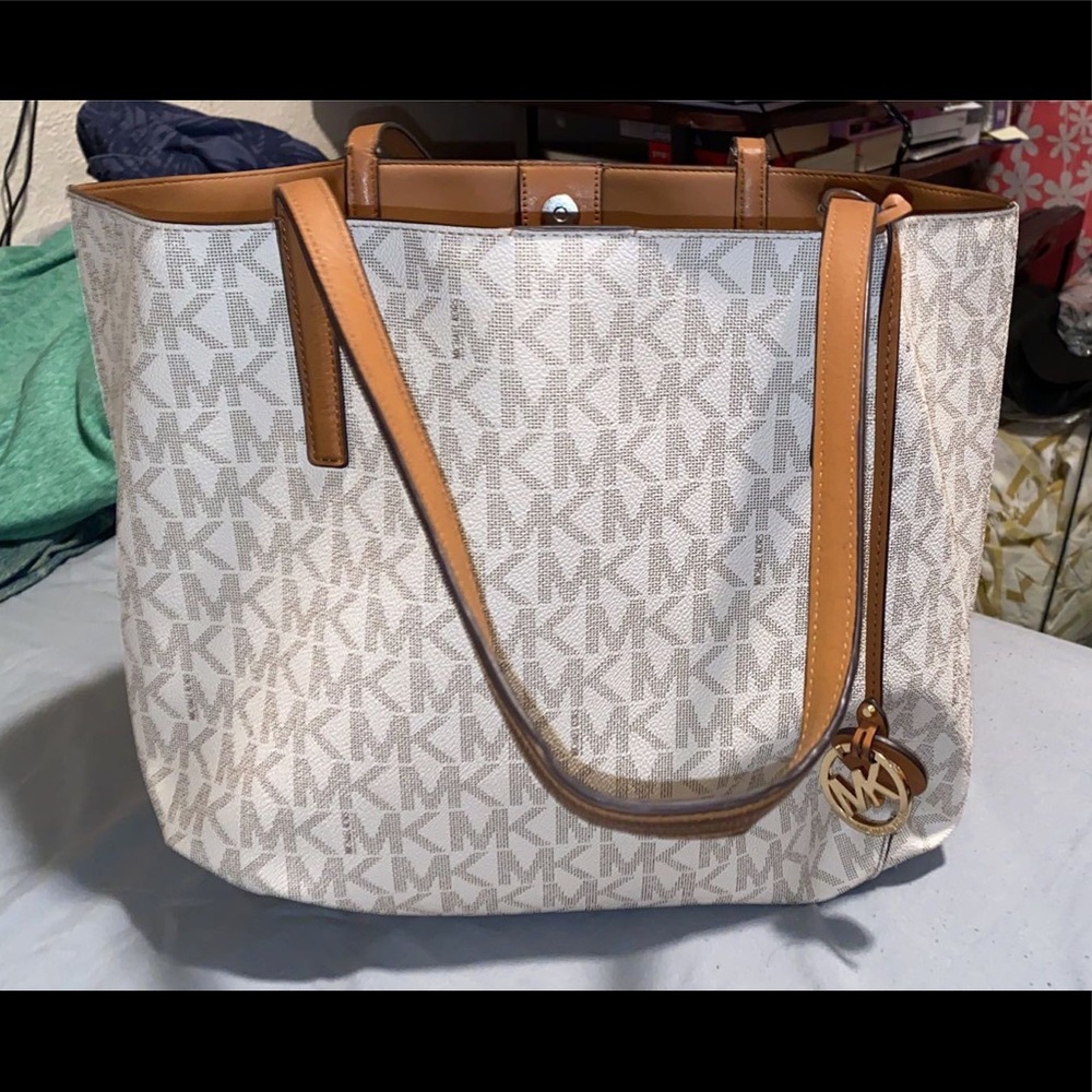 Michael kors purse